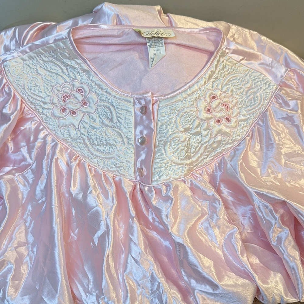 CACHET satiny gown - Picture 2 of 6